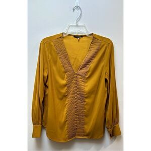 T. Tahari women’s long sleeve caramel color v-neck top size Small #6-1526